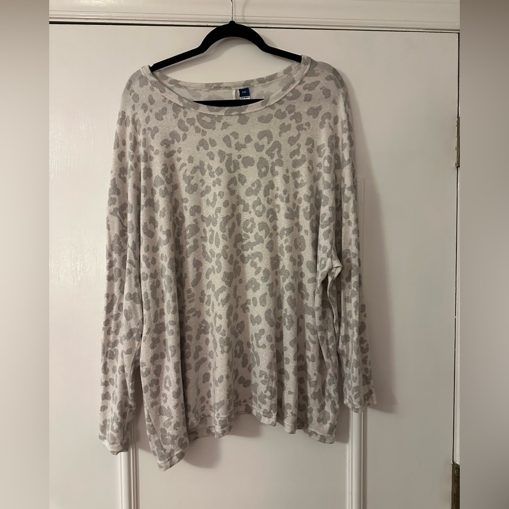 Old Navy White Leopard Print Light Weight Sweater